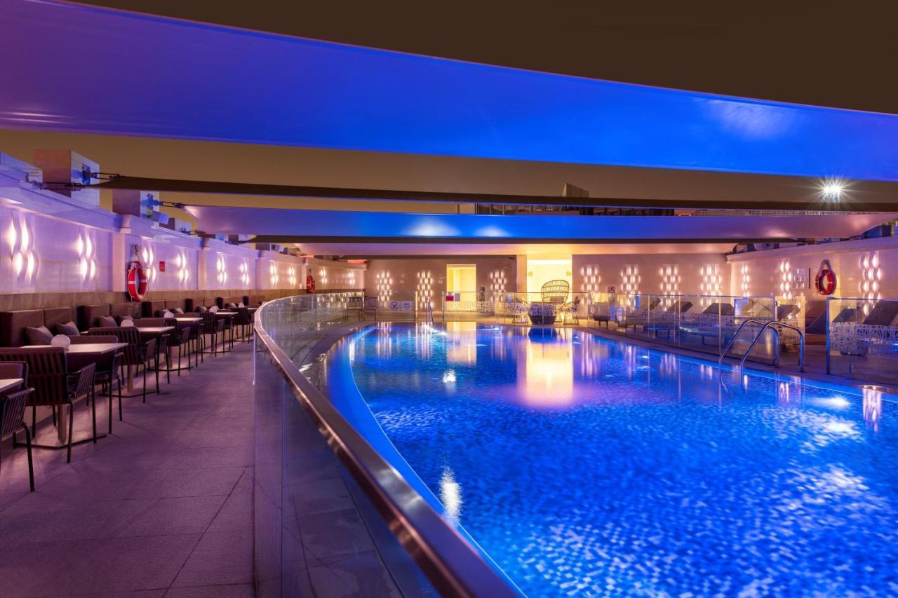 Crowne Plaza Doha - The Business Park By Ihg Hotel Екстериор снимка The pool at the hotel