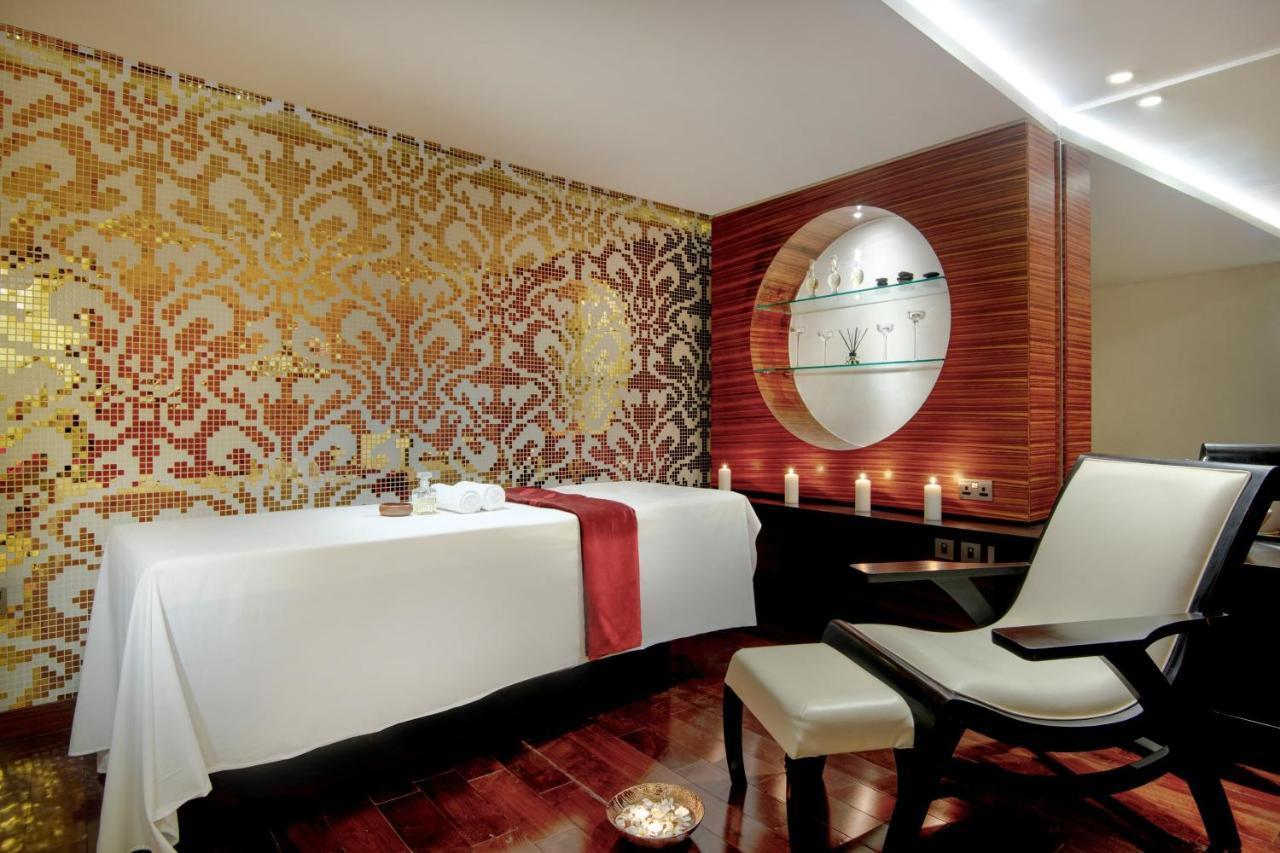 Crowne Plaza Doha - The Business Park By Ihg Hotel Екстериор снимка A spa treatment room