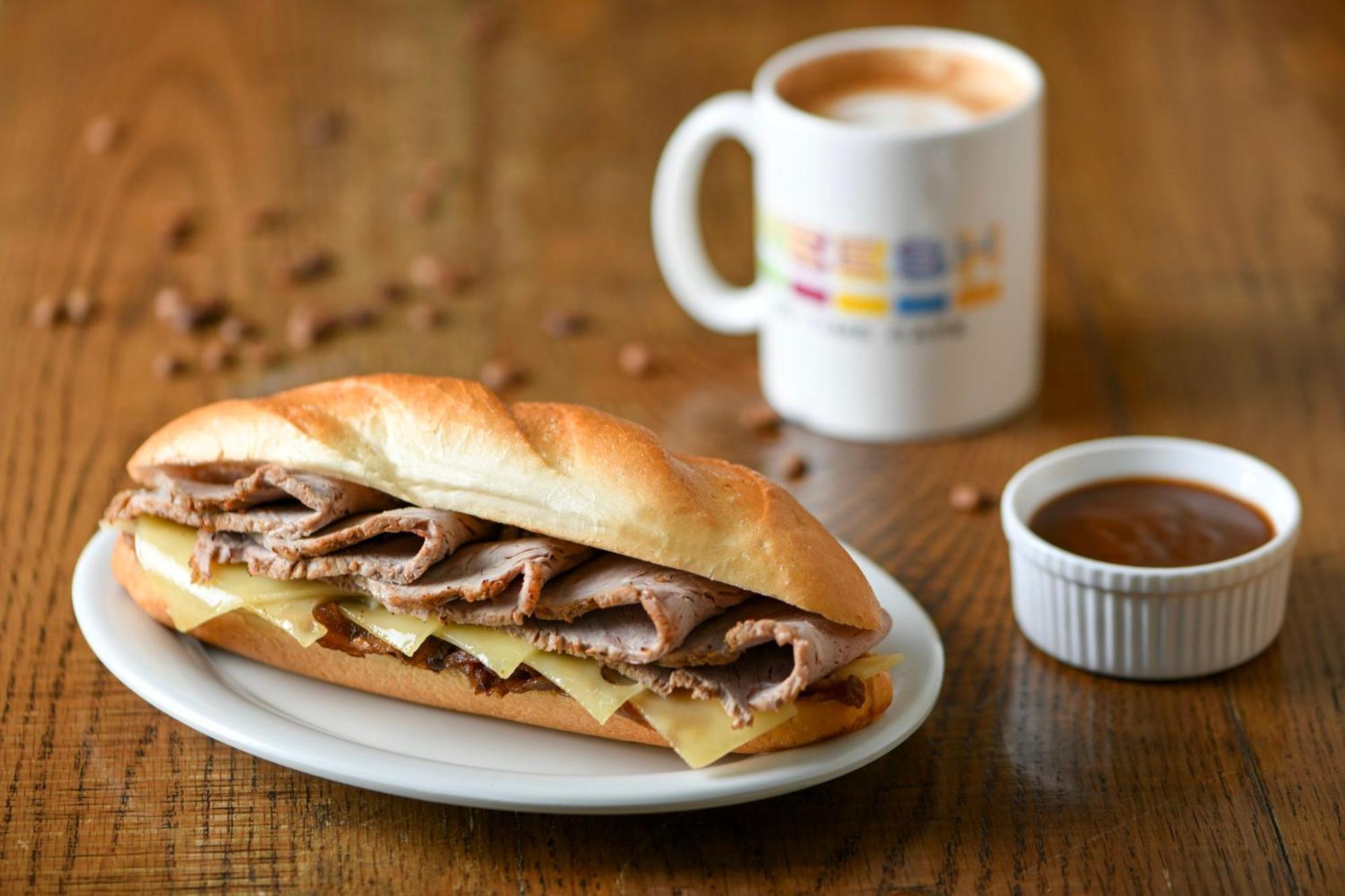 Crowne Plaza Doha - The Business Park By Ihg Hotel Екстериор снимка A roast beef and cheese sub