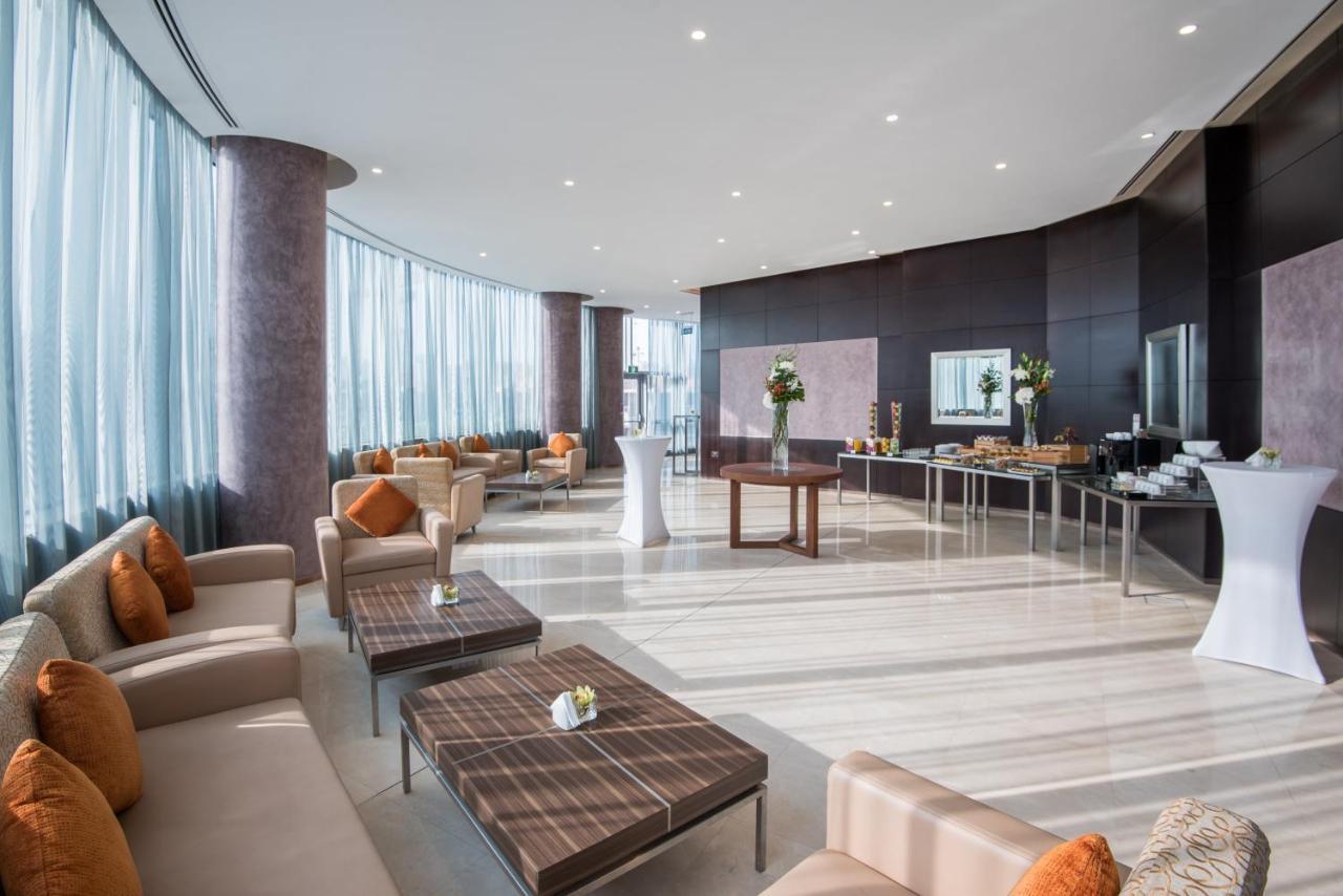 Crowne Plaza Doha - The Business Park By Ihg Hotel Екстериор снимка The lounge at the airport